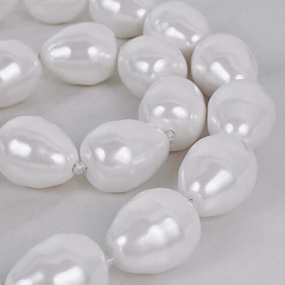 Vintage Baroque Faux Pearl Necklace Gold Tone Clasp 2000s 24.75" Chunky Strand - Picture 8 of 11